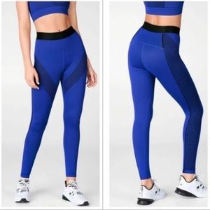 Fabletics Ultra High Waisted Seamless Sprint Leggings Size XS Lapis Black